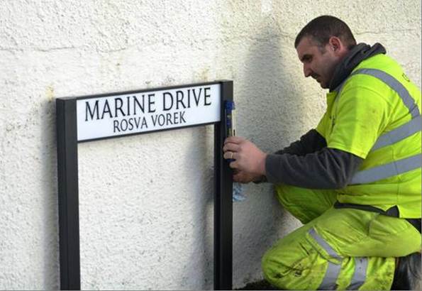 Milestone reached as 1,000th Cornish language street sign is installed